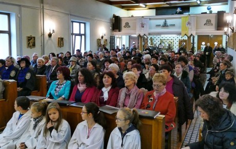 Molnár István az idei Krisztus Király díjas - misével zárultak Almássy telep búcsúnapjai